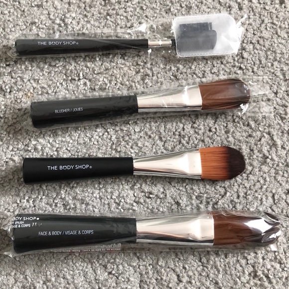 New Body Shop makeup brushes brush set 9 Rtl $170+ - Picture 2 of 4